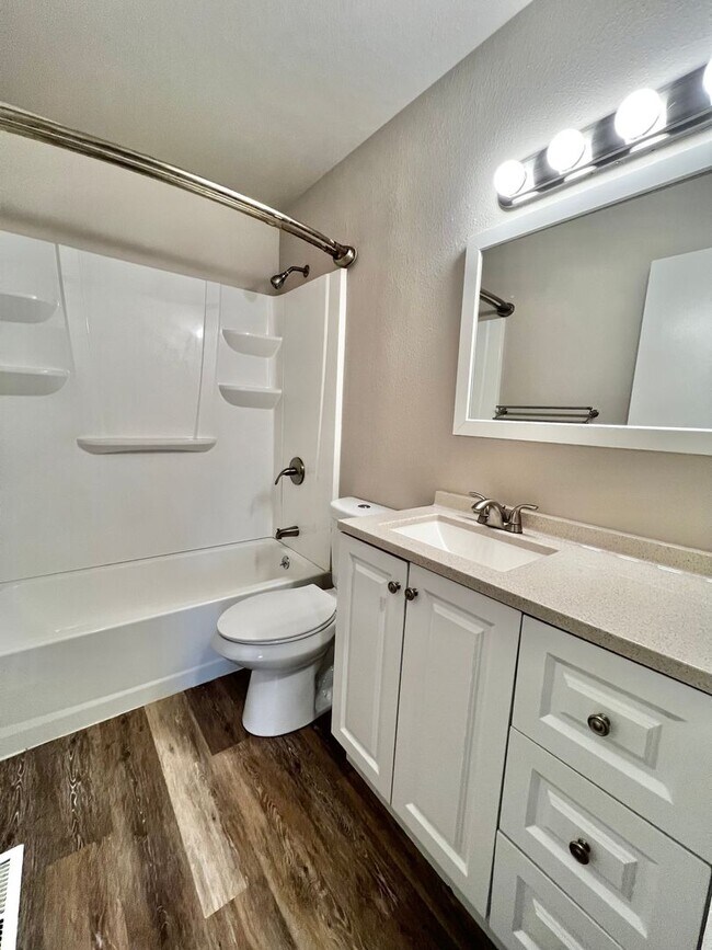 Building Photo - Larch1642 (KC-AM)