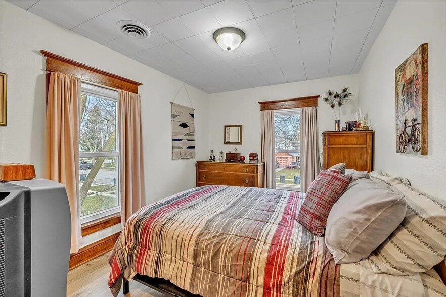 Bedroom - 307 Pleasant St