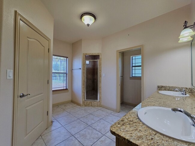 Building Photo - 5618 Ironwood Ct