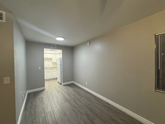 Building Photo - 2 Bedroom in the El Tovar Condominiums Nea...