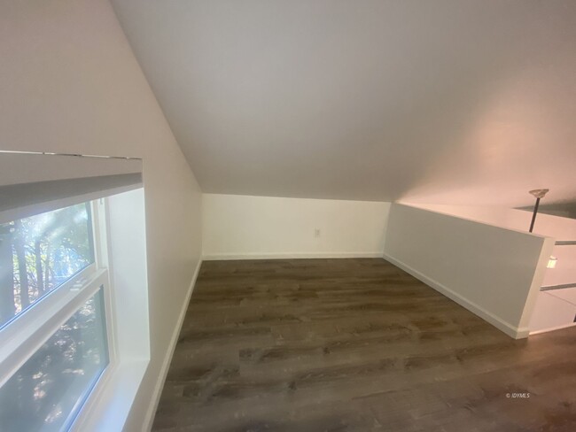 Building Photo - Move-In Ready Newer Tiny Home in The Forest