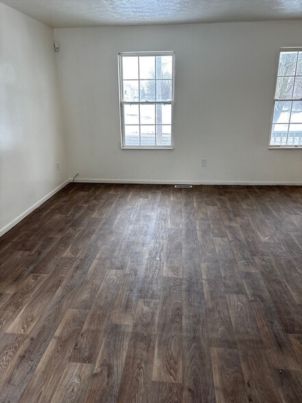 Building Photo - 57 W Warren Ave