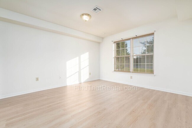 Building Photo - Modern 3BR 2.5BA w/ 1st Floor Master, Garage, Walk-in Closets near AWC Carlisle Barracks