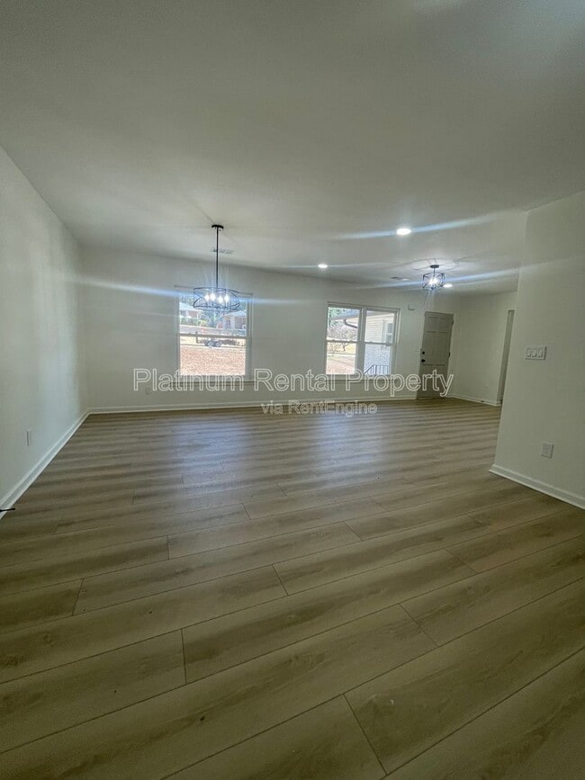 Building Photo - 1245 Shore Dr SW