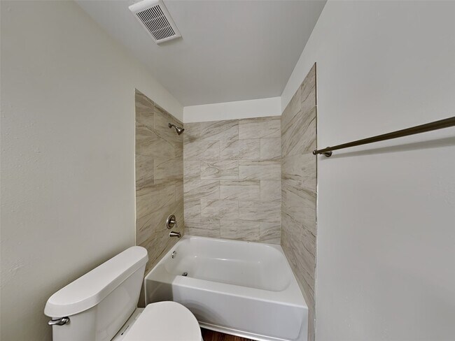 Building Photo - 16778 Fallen Timbers Dr