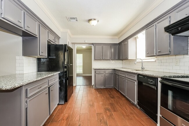 Building Photo - 10122 Woodhollow Dr