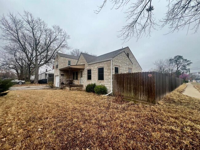 Building Photo - 526 Nebraska St