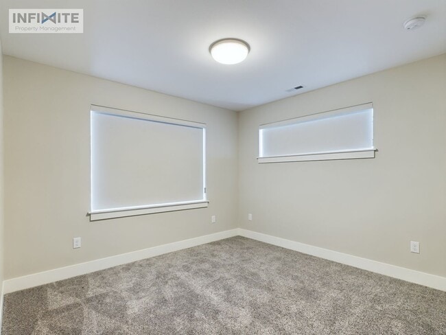 Building Photo - Bozeman Stunner!