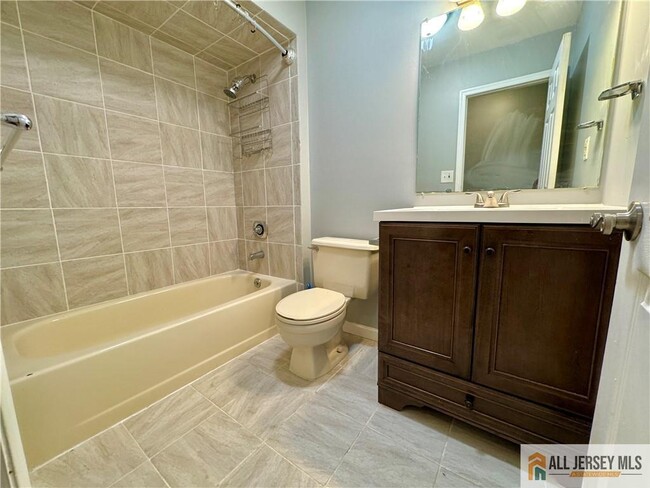 Building Photo - 7 Boyard Ct