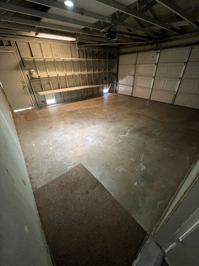 Building Photo - 4 bedroom 2 bath,  fenced yard w/ fruit tr...