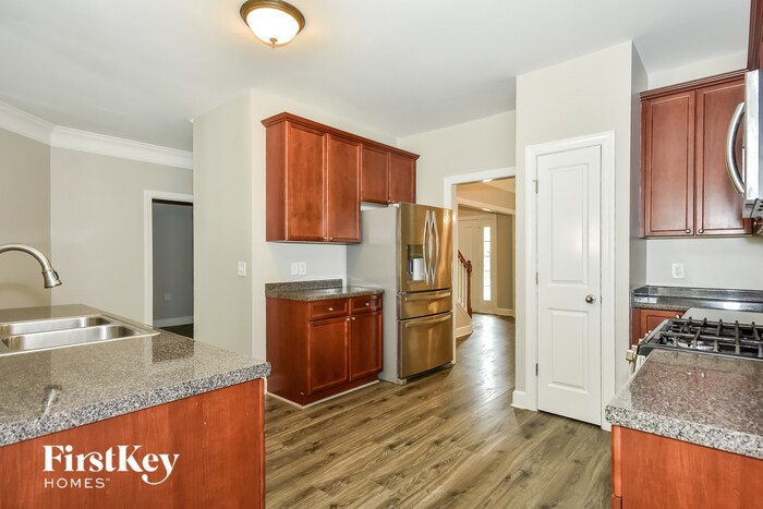 Building Photo - 6957 Sunnywood Dr