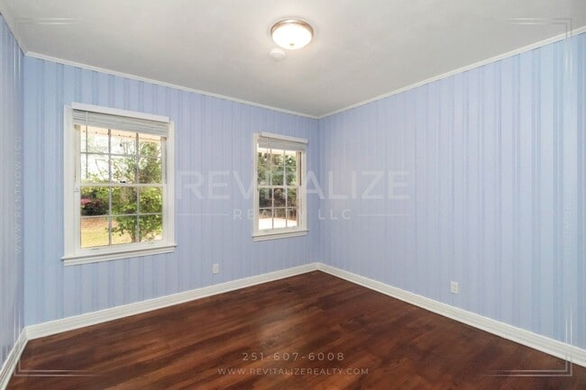 Building Photo - Charming Brick Ranch with Modern Comforts in Mobile!