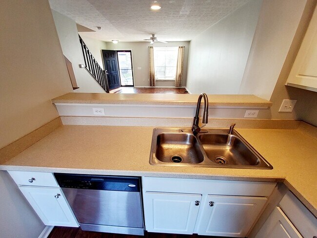 Building Photo - Charming 2 beds 2.5 baths in Columbus!
