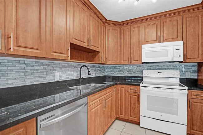 Building Photo - 6101 NE 7th Ave