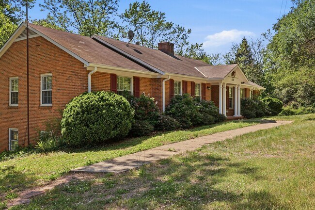 Building Photo - 5757 Heards Mountain Rd