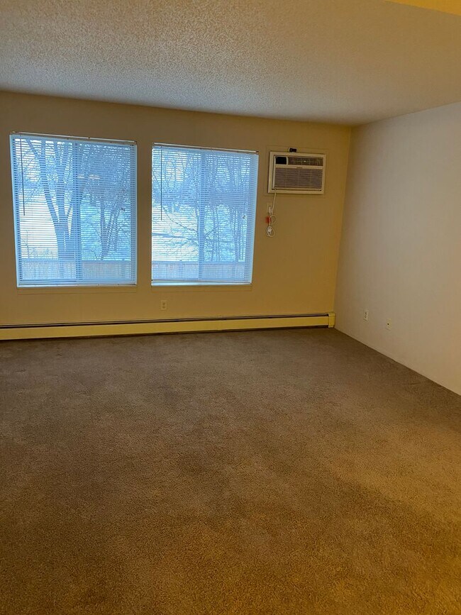 Building Photo - One Bedroom