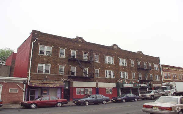 Historical Photo 8/2003 - 919-923 Main Ave