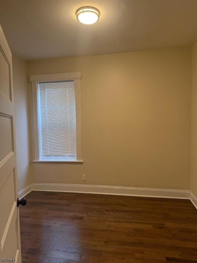 Building Photo - 65 Clendenny Ave