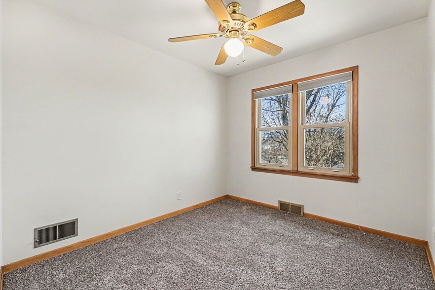 Building Photo - 2406 S 46th St