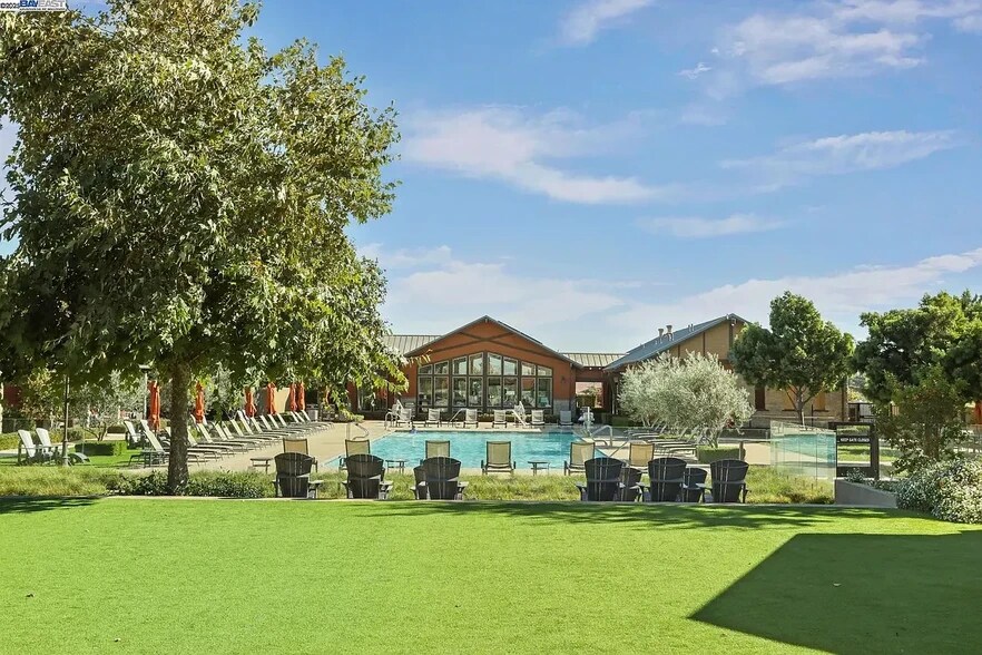 Building Photo - 833 Tranquility Cir