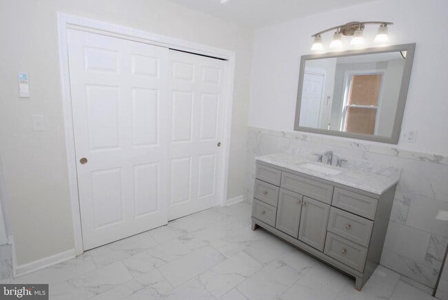 Building Photo - 217 Wood St