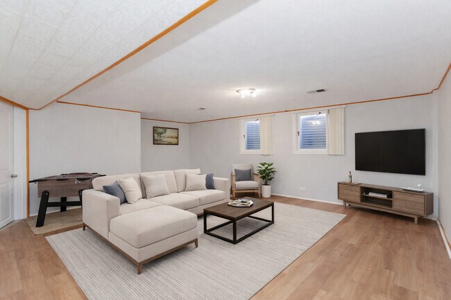 Building Photo - 612 Maple Ct