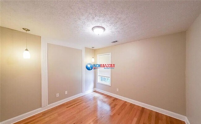 Building Photo - Nice ranch in the COLLINS HILL cluster in ...