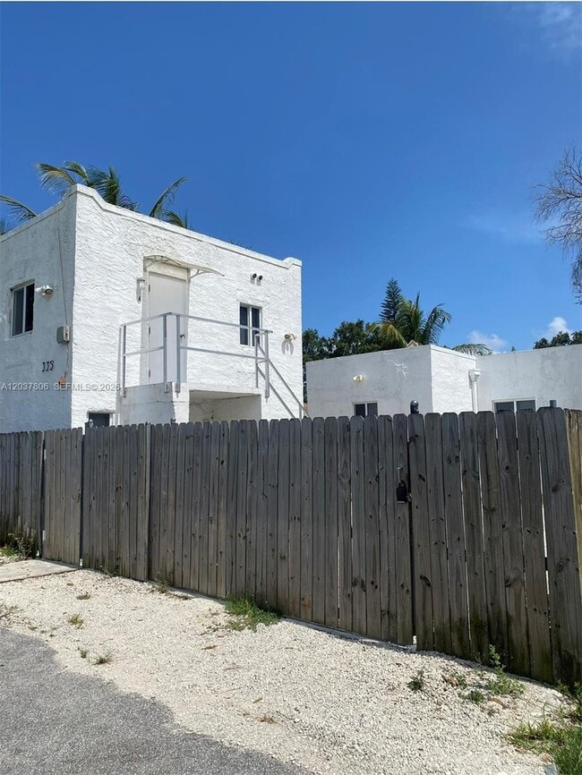 Building Photo - 335 NW 59th Terrace