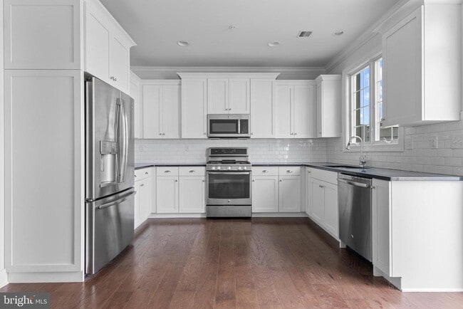 Building Photo - 619 W Mulberry St