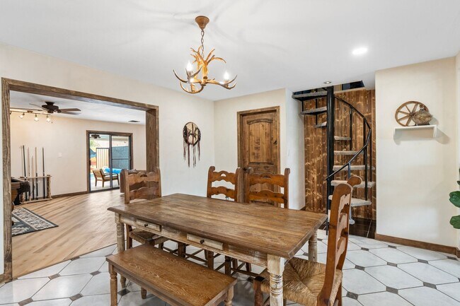 Building Photo - 9 E Del Rio Dr
