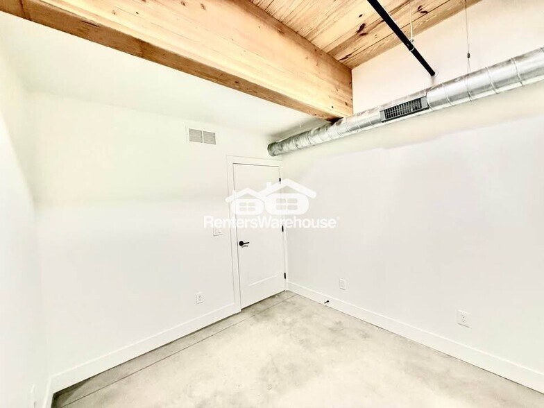 Building Photo - 2701 Ingersoll Ave