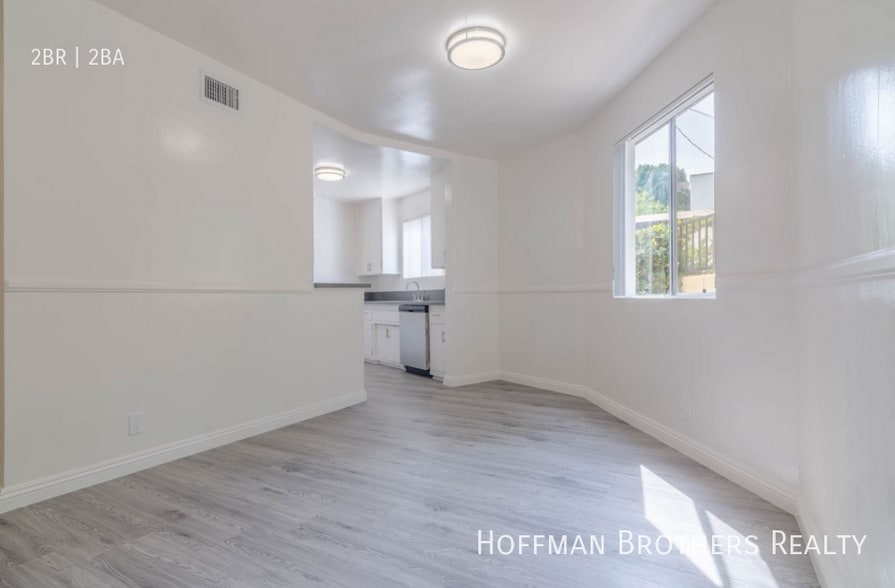 Building Photo - 8556 Cashio St