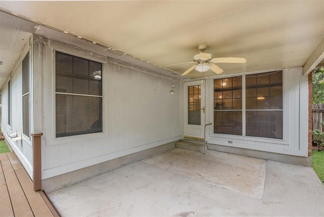 Building Photo - 1810 Coral Dr