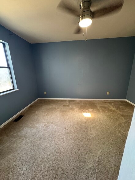Building Photo - 42 Apple Ln