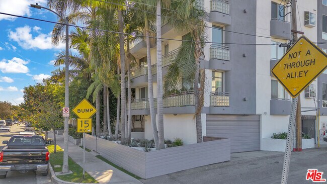 Building Photo - 131 Croft Ave