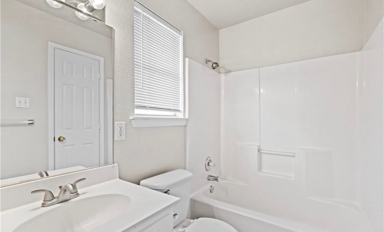 Bathroom inside main bedroom - 1006 W Avenue B
