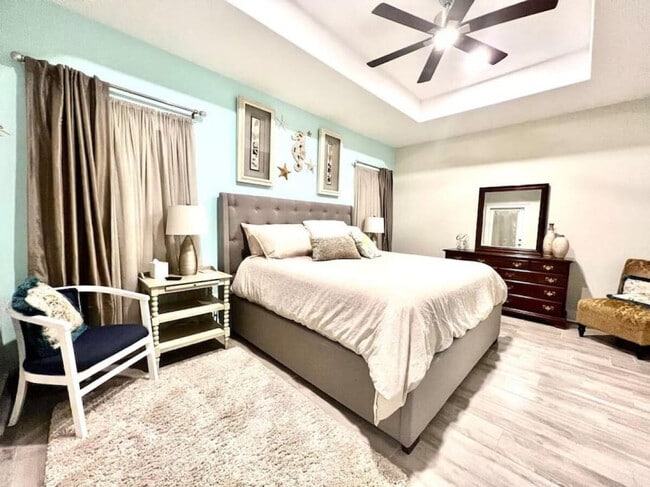 Building Photo - 5402 Pinetree Ave