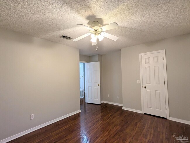 Building Photo - 1909 Southwind Cir