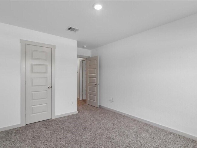 Building Photo - 1702 Maclane Ct