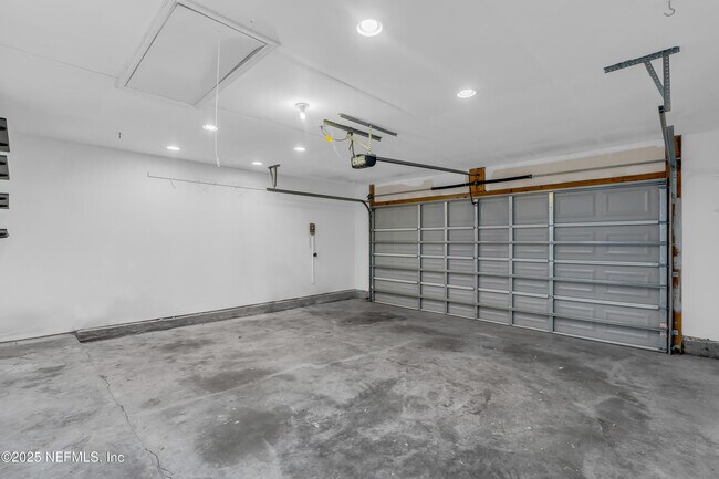Building Photo - 1413 Heather Ct