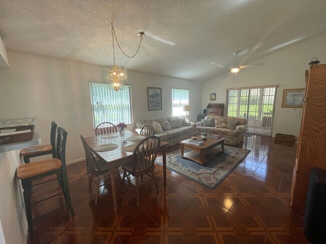 Building Photo - Charming 2BR/2BA Home in Ocala Palms – Golf Course Community Living!