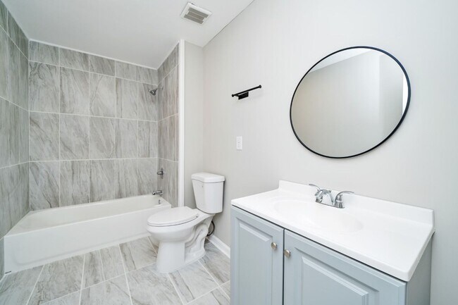 Building Photo - 429 Surrey Cir