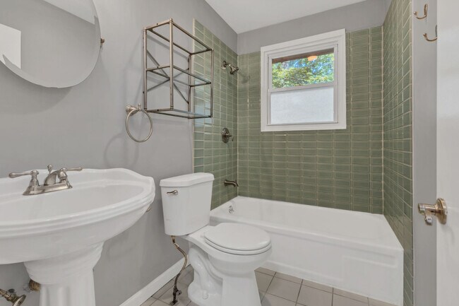 Building Photo - Charming Duplex in Prime Walkable 12 South Location!