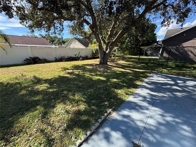 Building Photo - 14940 Day Lily Ct