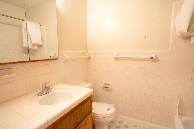 Building Photo - Charming 3 bedroom 1.5 bathroom house in SE Wichita!