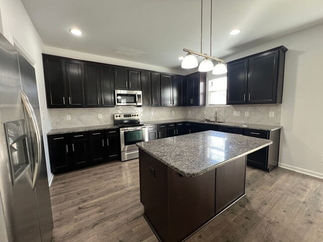 Building Photo - Beautiful 4 Bed 2.5 Bath Raeford Home with Fenced Yard