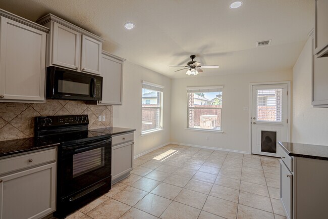 Building Photo - 121 Hematite Ln