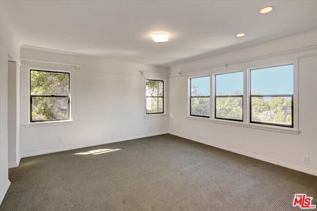 Building Photo - 7450 Palo Vista Dr