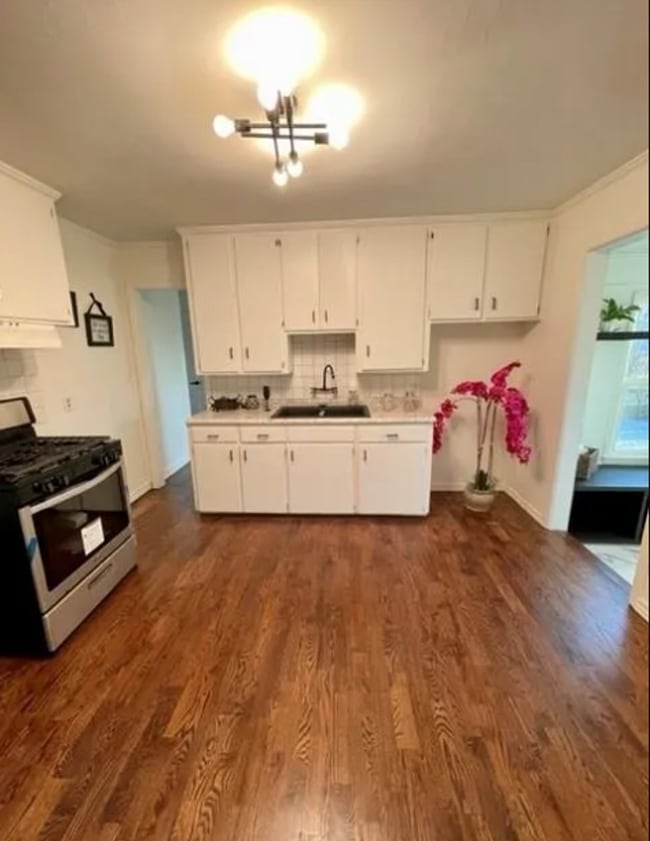 Building Photo - Updated 2-Bed, 1-Bath in Tulsa!