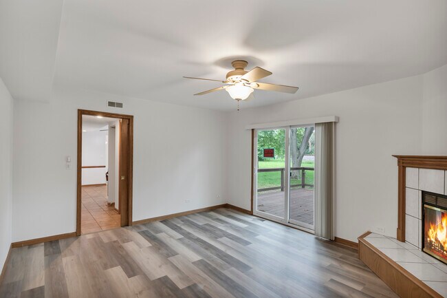 Building Photo - 30W274 Brighton Ct